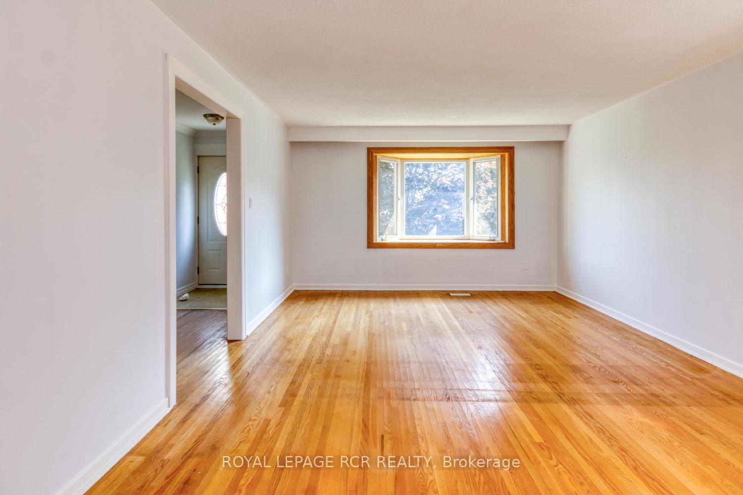 Photo 7 of 143 Connaught Crescent, Caledon, Bolton West — HOMEH