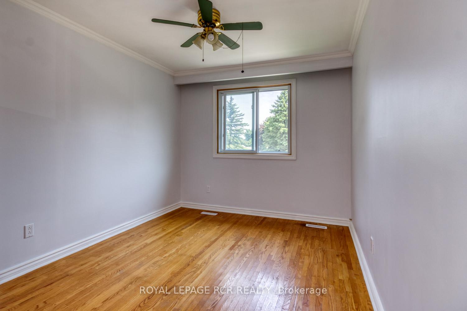 Photo 24 of 143 Connaught Crescent, Caledon, Bolton West — HOMEH