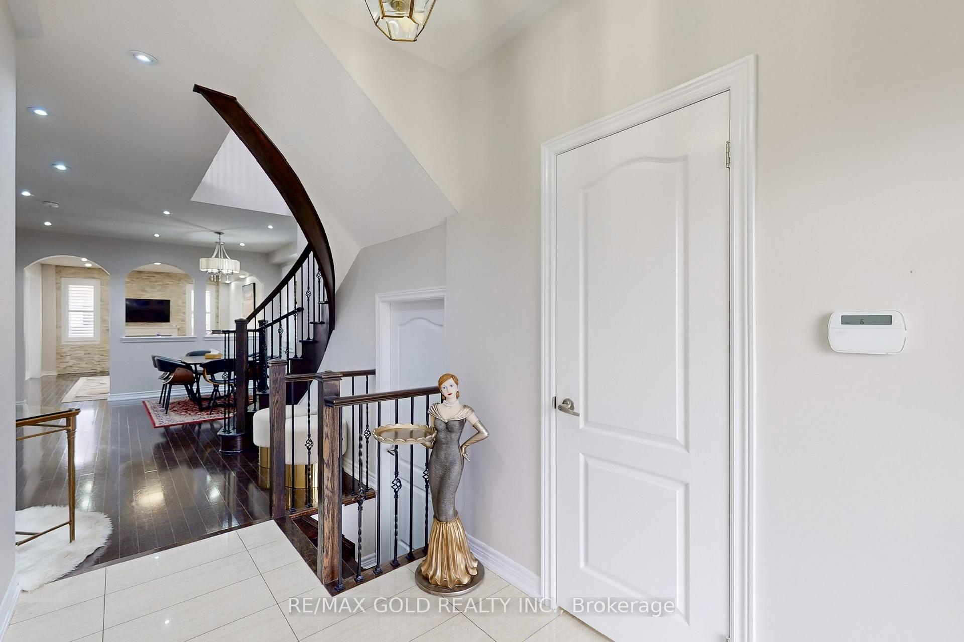 Photo 5 of 16 Ricardo Road, Brampton, Vales of Castlemore — HOMEH