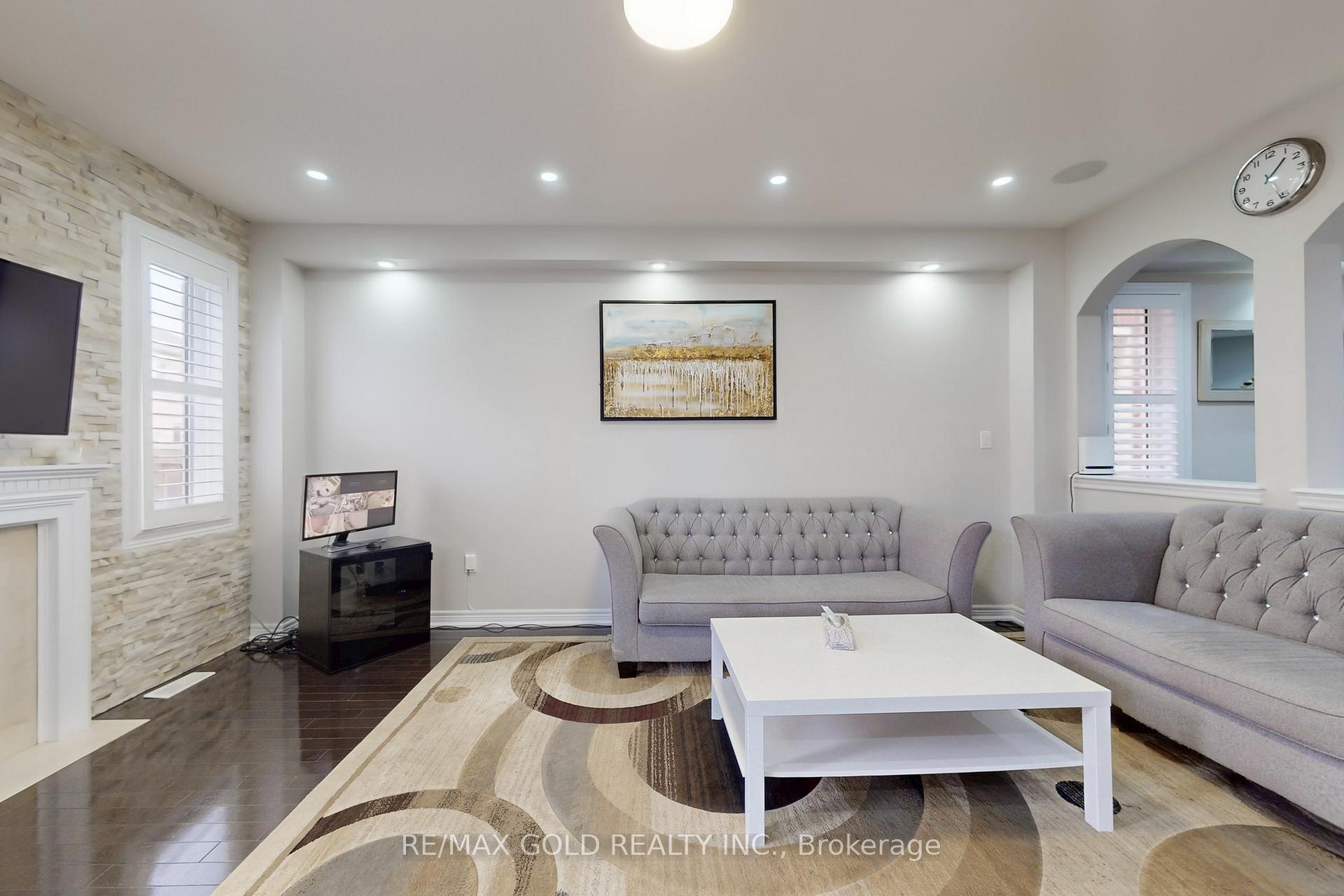 Photo 10 of 16 Ricardo Road, Brampton, Vales of Castlemore — HOMEH