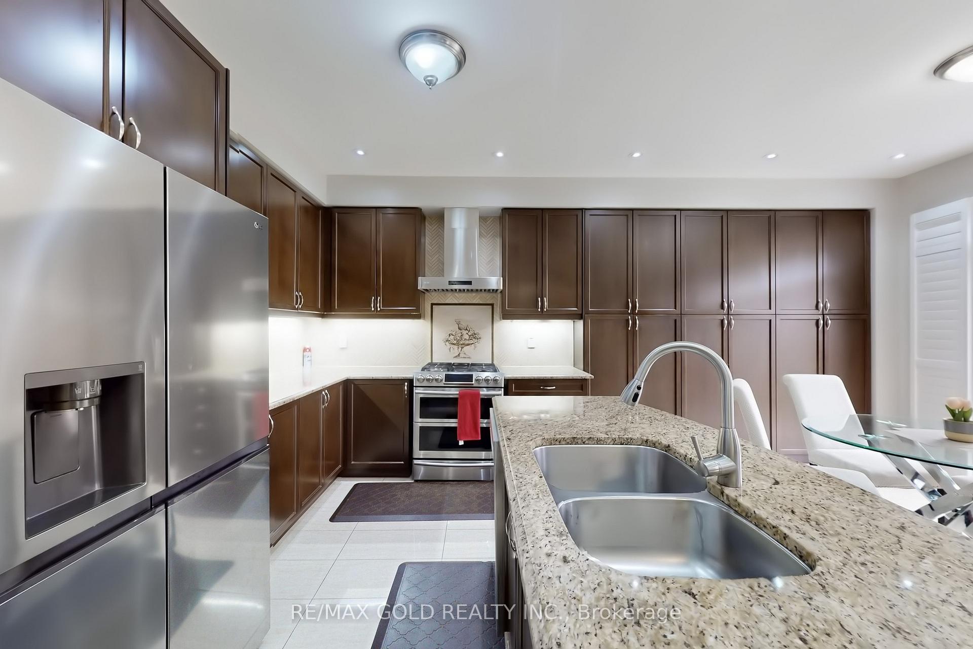 Photo 11 of 16 Ricardo Road, Brampton, Vales of Castlemore — HOMEH