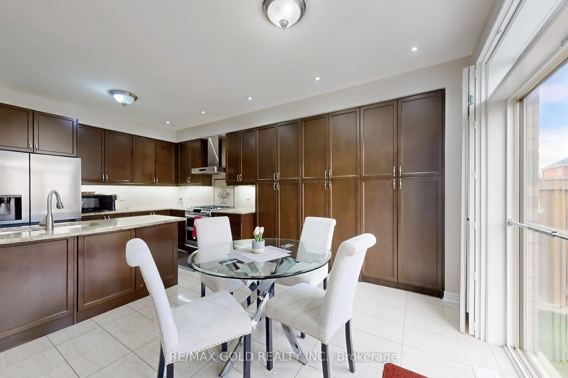 Photo 31 of 16 Ricardo Road, Brampton, Vales of Castlemore — HOMEH