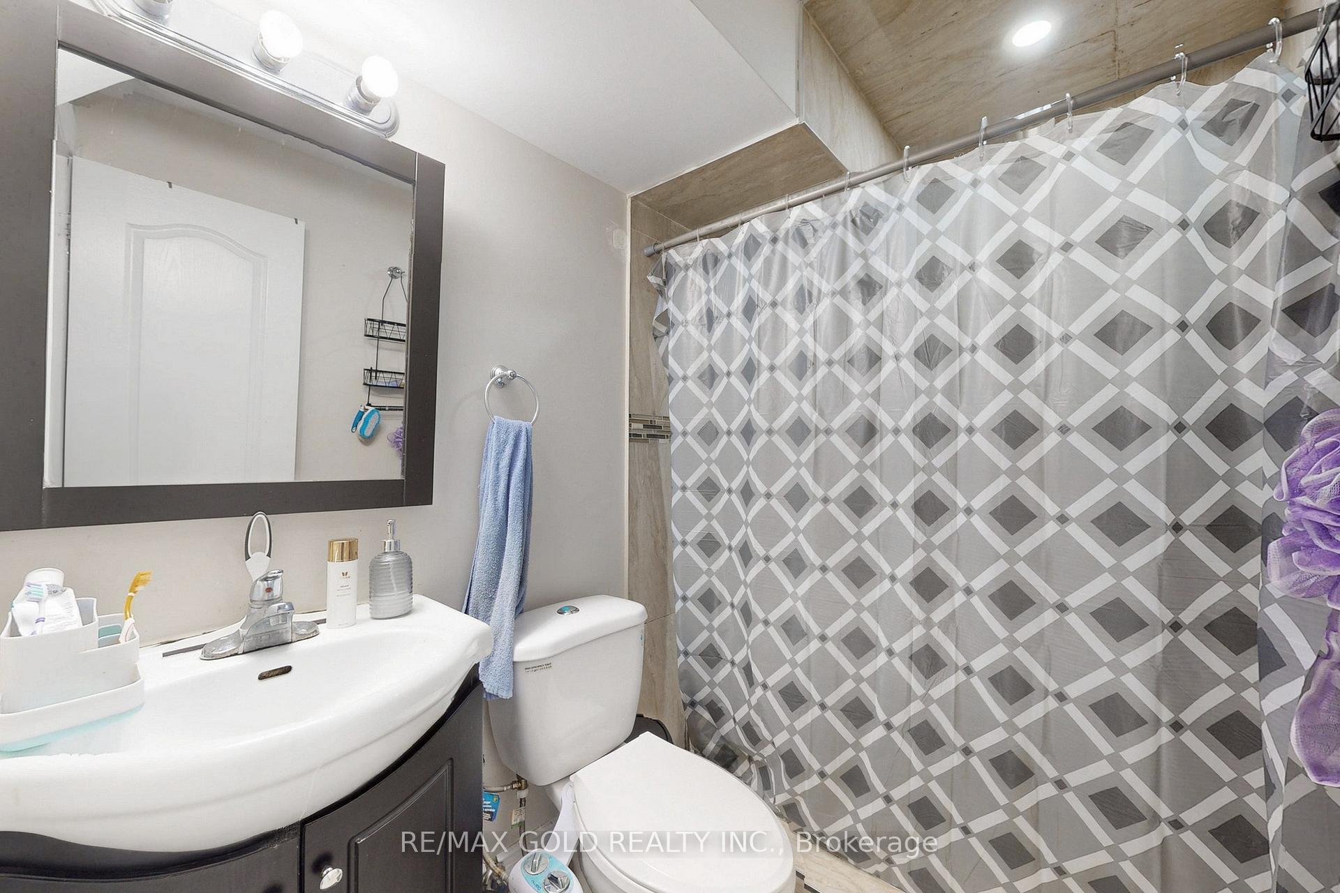Photo 34 of 16 Ricardo Road, Brampton, Vales of Castlemore — HOMEH