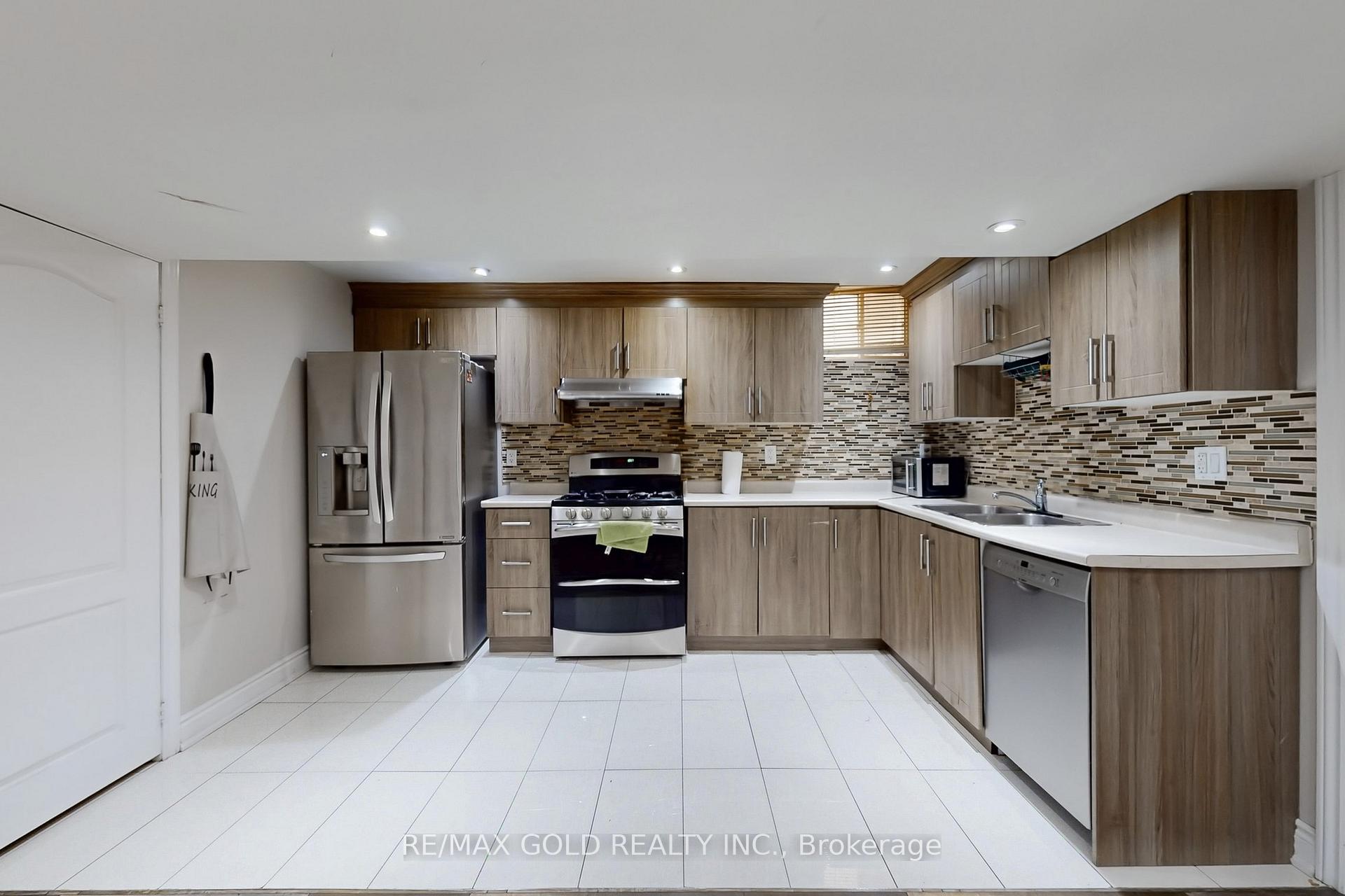 Photo 35 of 16 Ricardo Road, Brampton, Vales of Castlemore — HOMEH
