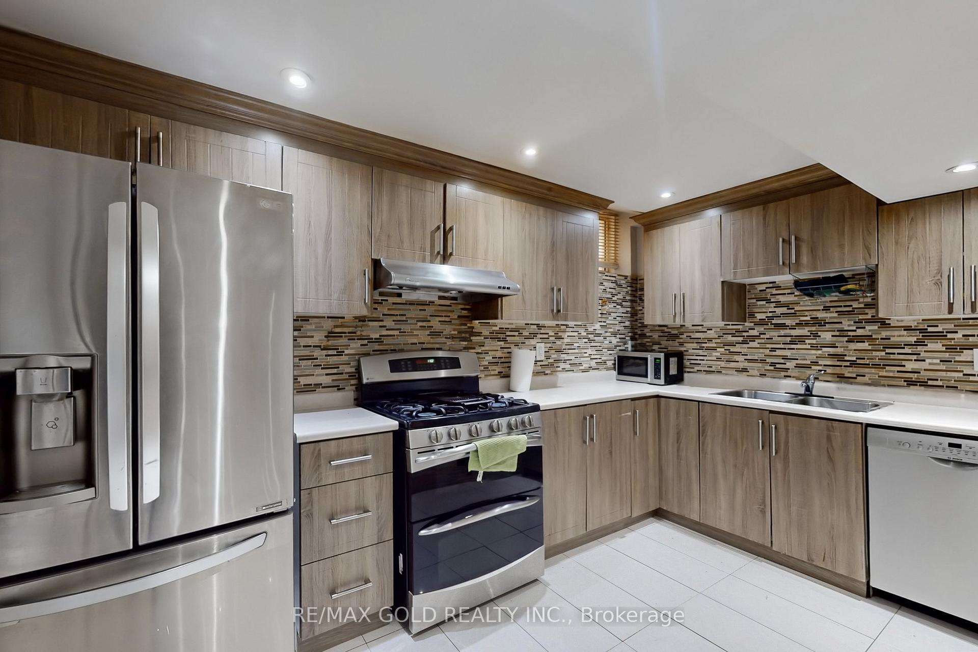 Photo 38 of 16 Ricardo Road, Brampton, Vales of Castlemore — HOMEH