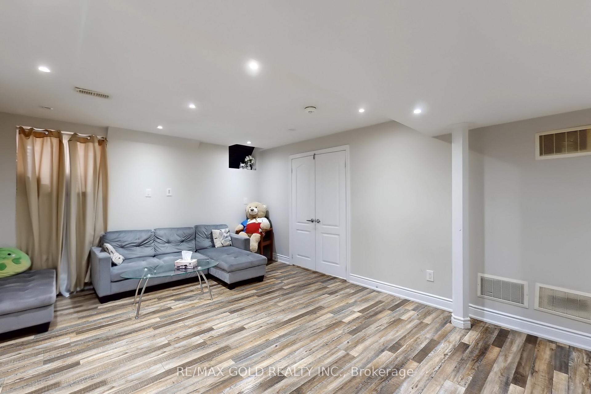 Photo 44 of 16 Ricardo Road, Brampton, Vales of Castlemore — HOMEH