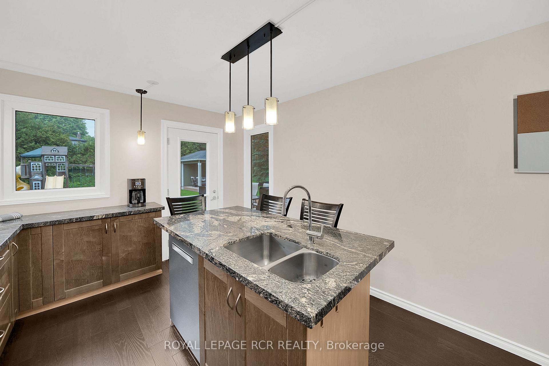 Photo 12 of 15 Brawton Drive, Caledon, Palgrave — HOMEH