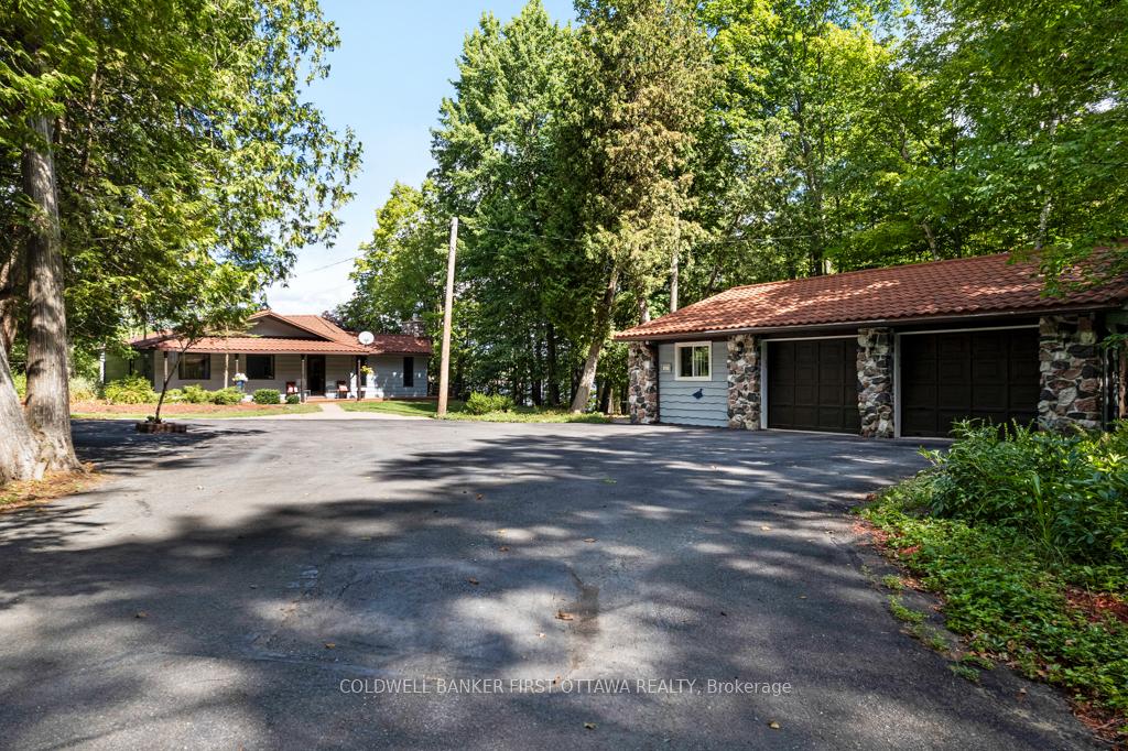 Photo 4 of 1031 Shanny Bear Lane, Frontenac, Frontenac South — HOMEH