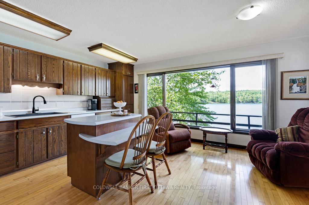 Photo 13 of 1031 Shanny Bear Lane, Frontenac, Frontenac South — HOMEH