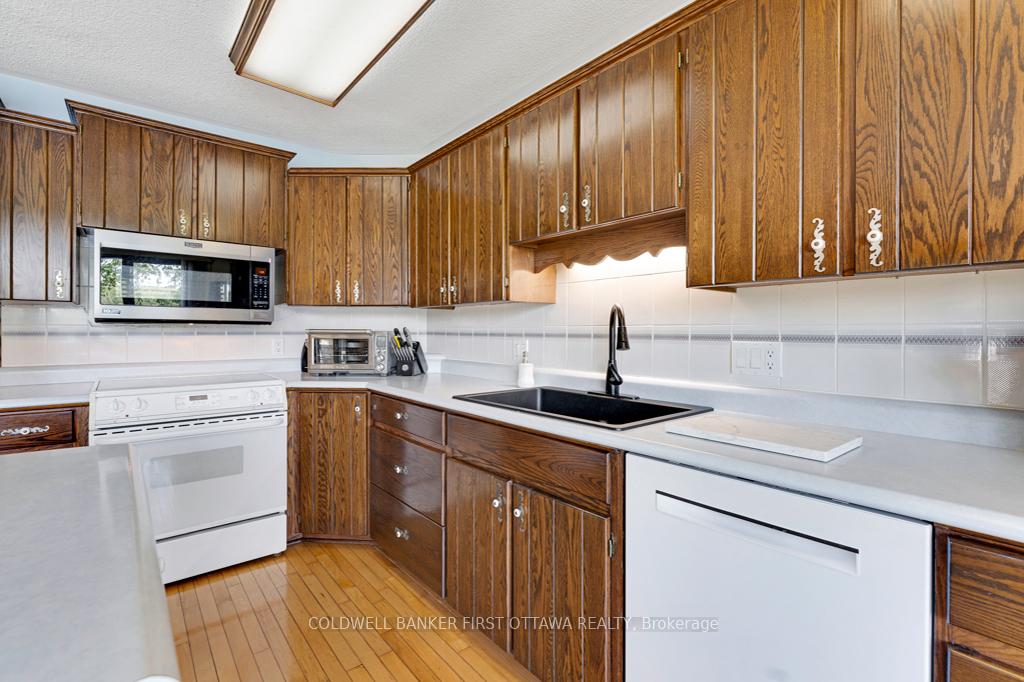 Photo 15 of 1031 Shanny Bear Lane, Frontenac, Frontenac South — HOMEH