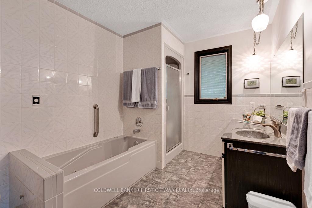 Photo 22 of 1031 Shanny Bear Lane, Frontenac, Frontenac South — HOMEH