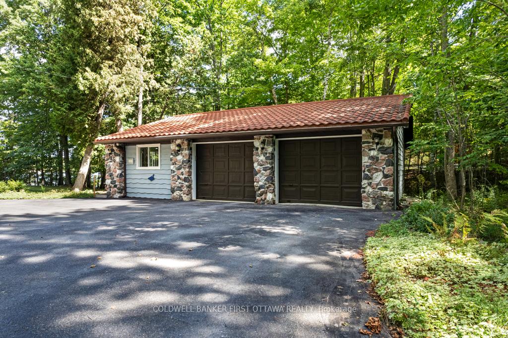Photo 34 of 1031 Shanny Bear Lane, Frontenac, Frontenac South — HOMEH