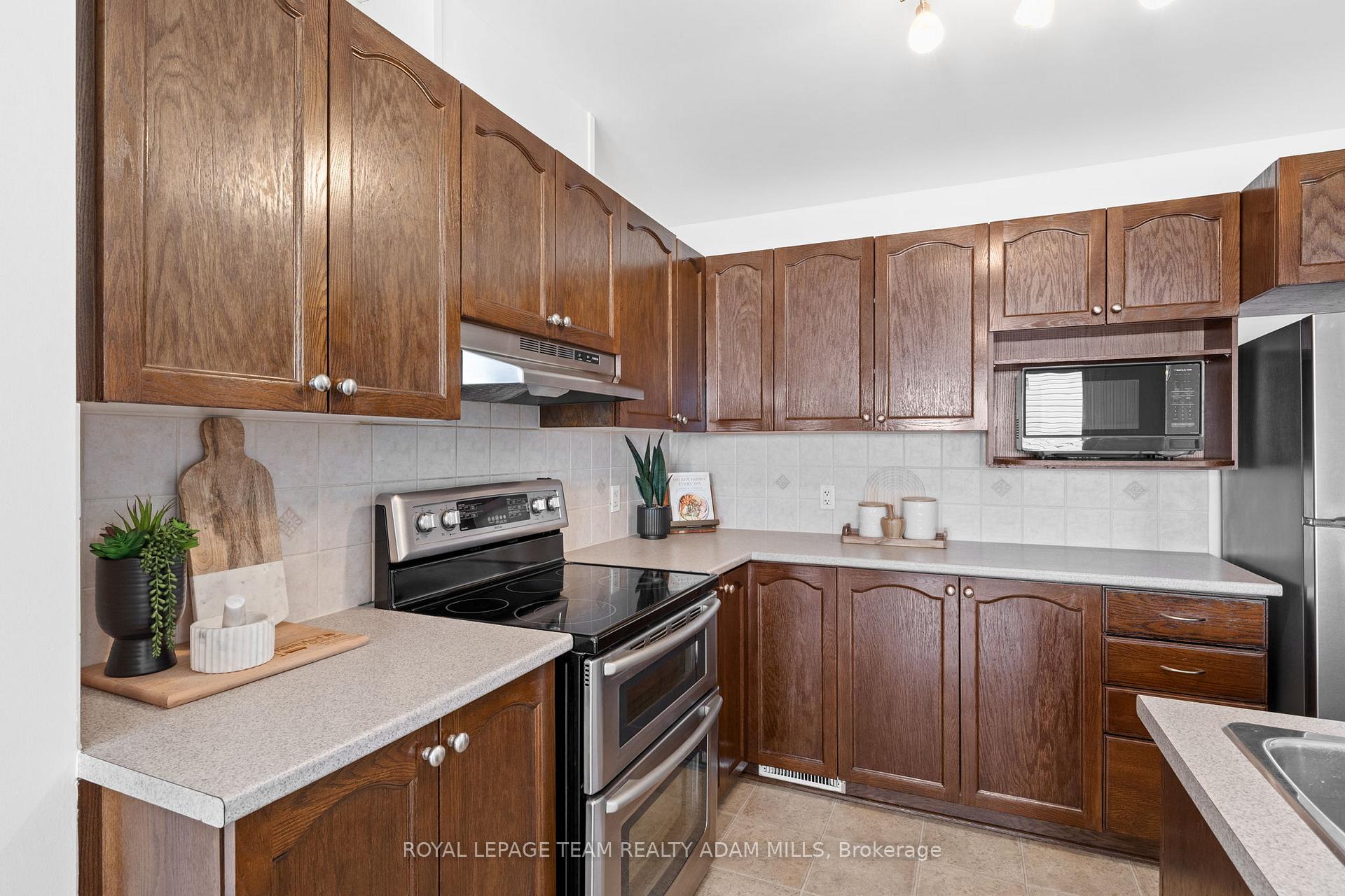 Photo 13 of 462 Paul Metivier Drive, Ottawa, Barrhaven - Strandherd — HOMEH