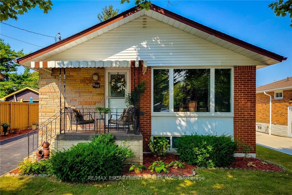 Photo 3 of 249 Fernwood Crescent, Hamilton, Hampton Heights — HOMEH