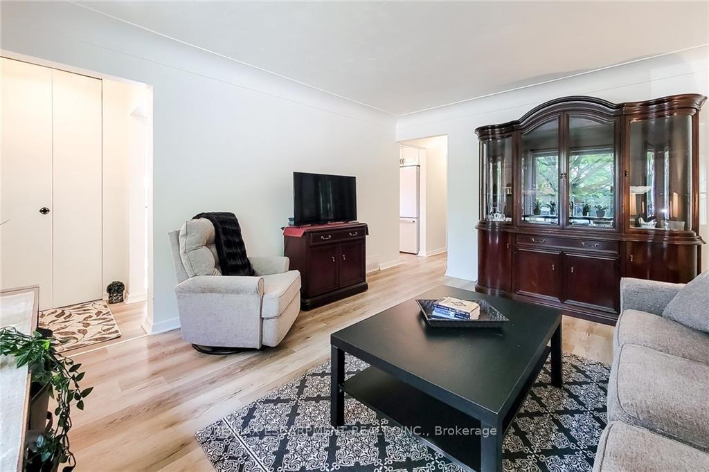 Photo 8 of 249 Fernwood Crescent, Hamilton, Hampton Heights — HOMEH