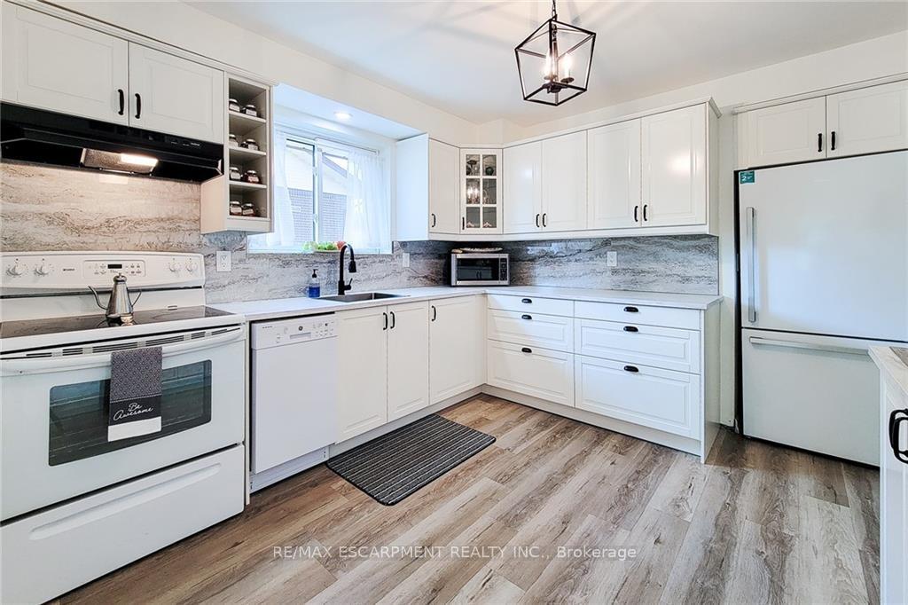 Photo 6 of 249 Fernwood Crescent, Hamilton, Hampton Heights — HOMEH