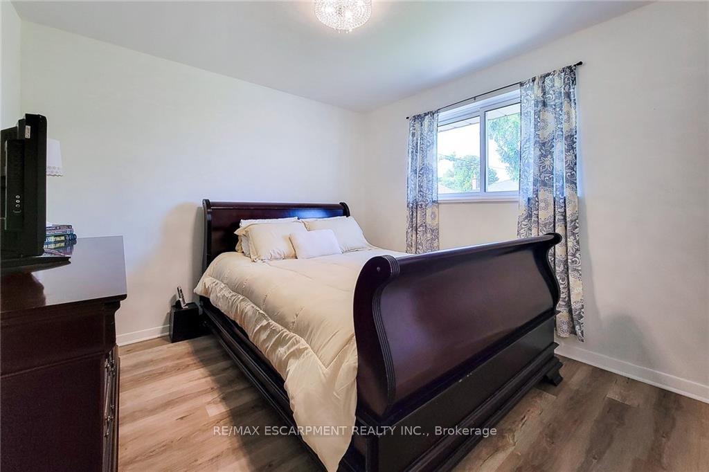 Photo 12 of 249 Fernwood Crescent, Hamilton, Hampton Heights — HOMEH