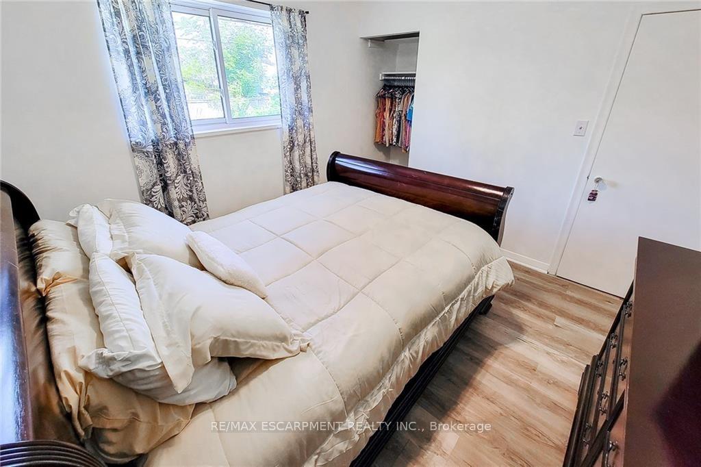 Photo 13 of 249 Fernwood Crescent, Hamilton, Hampton Heights — HOMEH