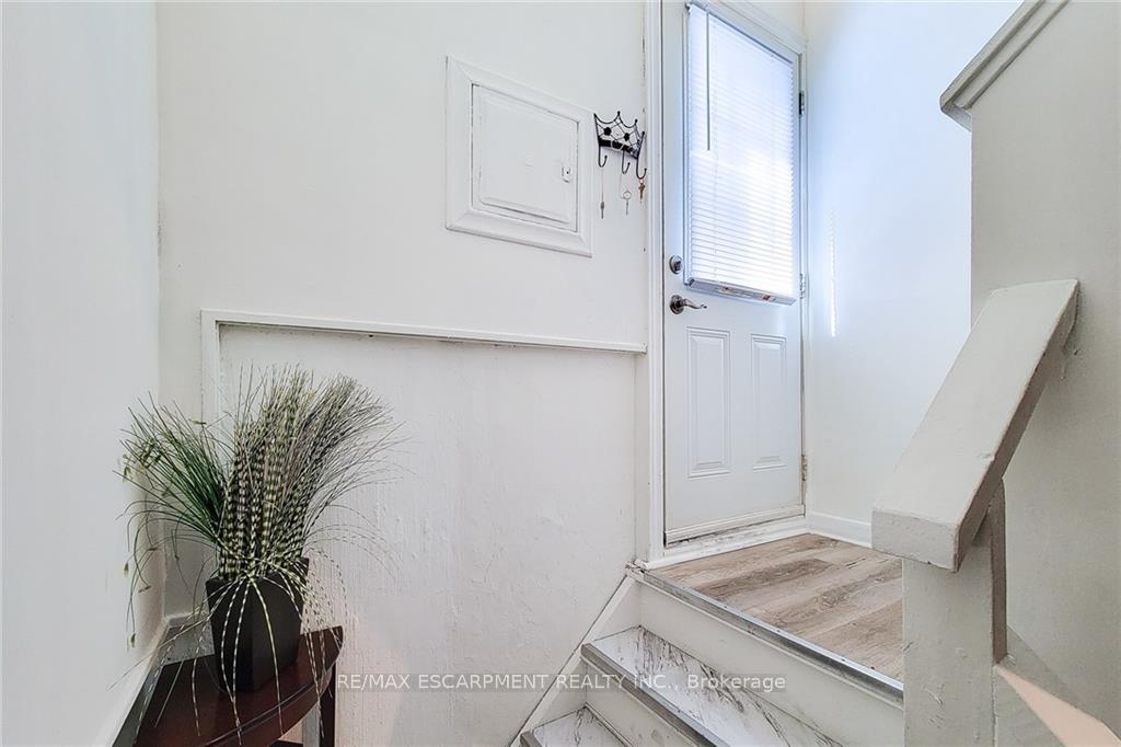 Photo 14 of 249 Fernwood Crescent, Hamilton, Hampton Heights — HOMEH