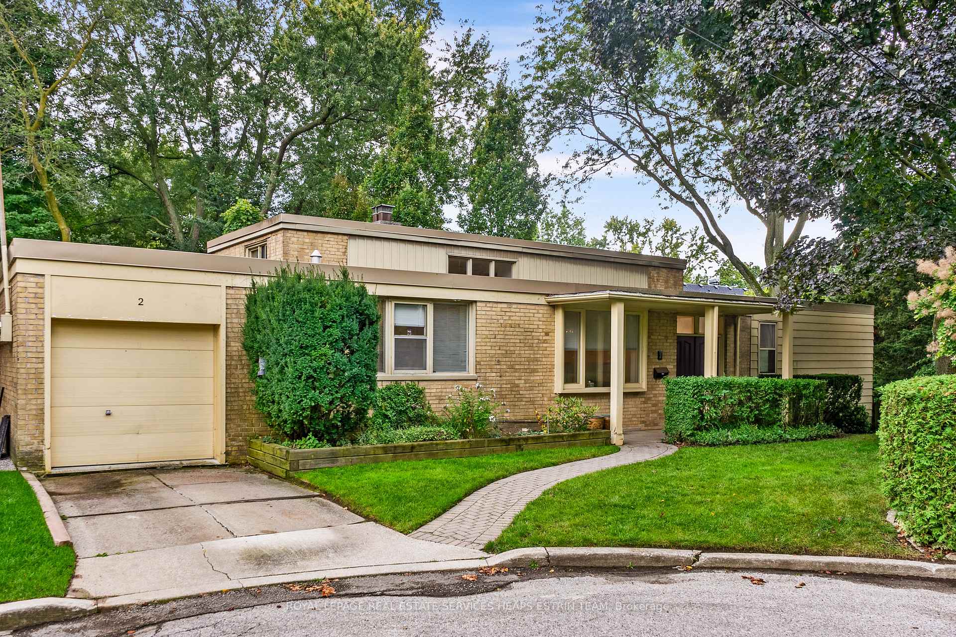 Photo 1 of 2 Garden Circle, Toronto, Leaside — HOMEH