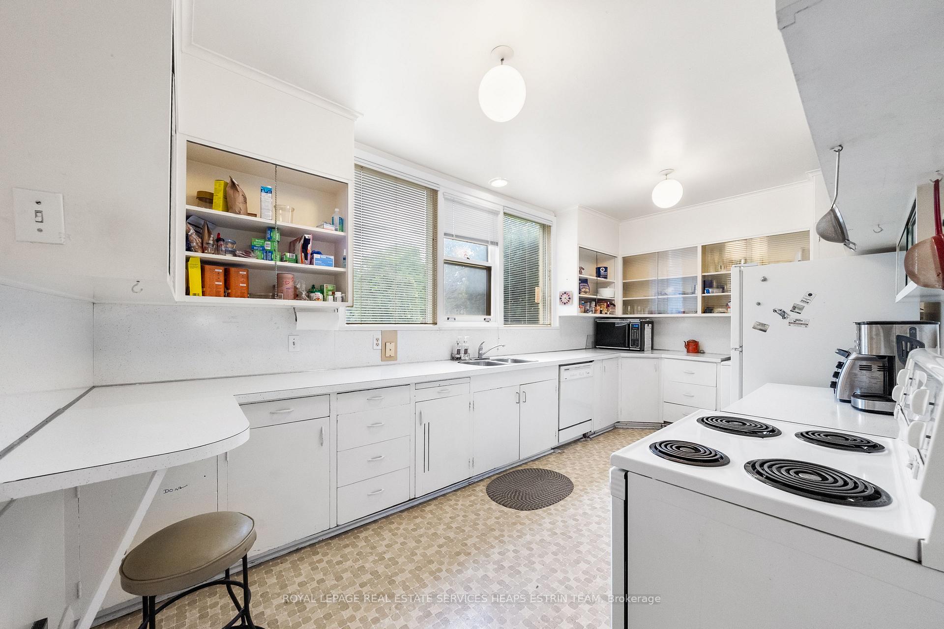 Photo 7 of 2 Garden Circle, Toronto, Leaside — HOMEH