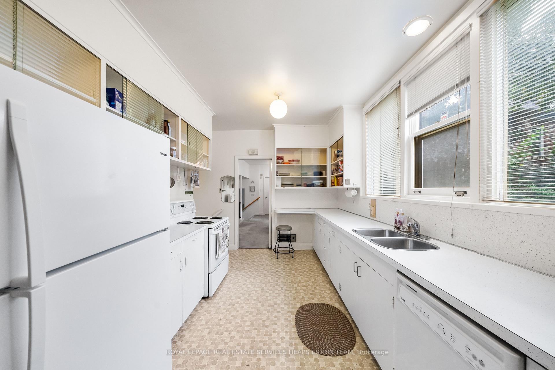 Photo 23 of 2 Garden Circle, Toronto, Leaside — HOMEH