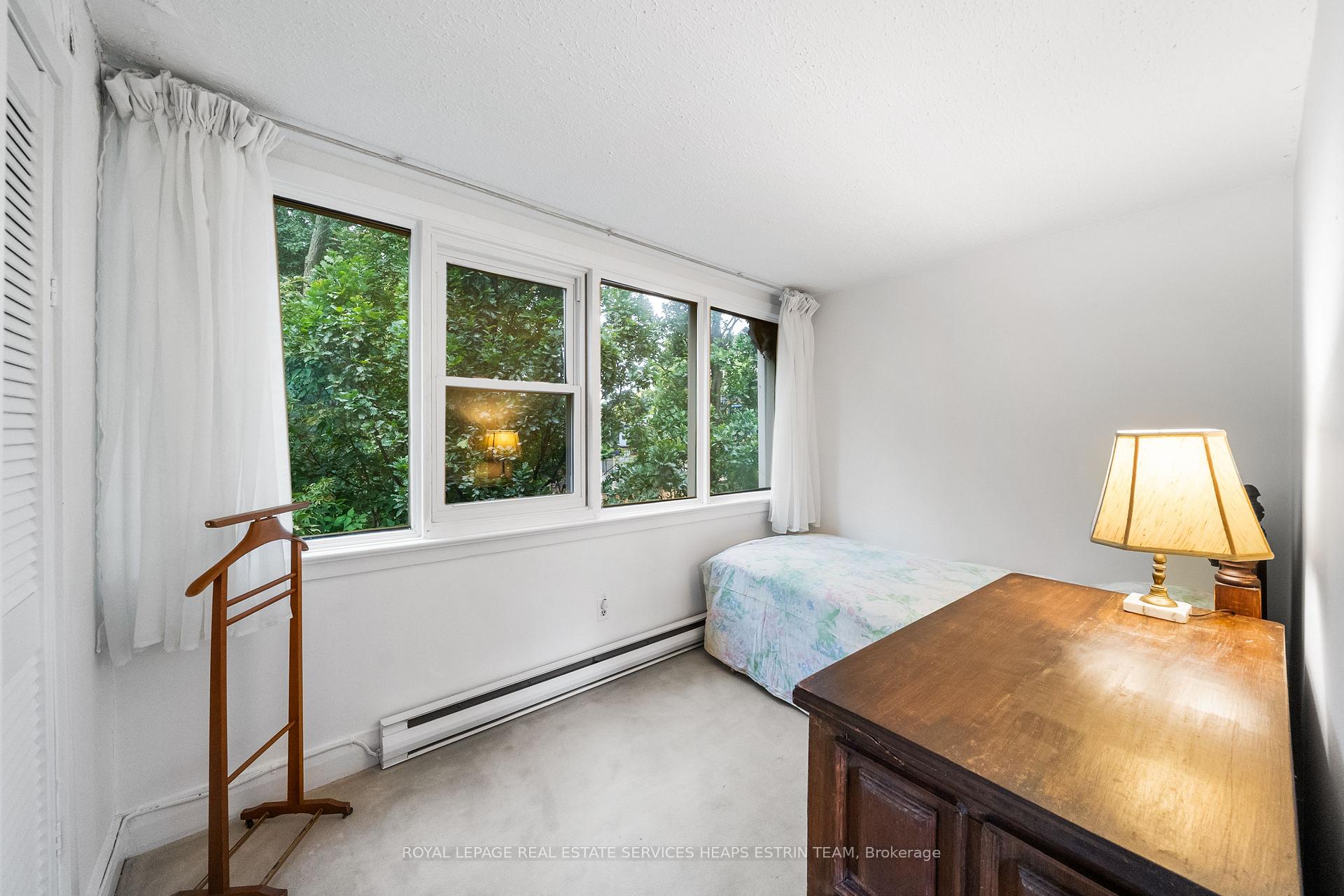 Photo 8 of 2 Garden Circle, Toronto, Leaside — HOMEH