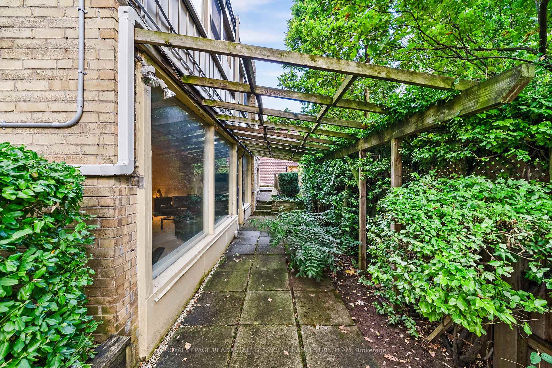 Photo 24 of 2 Garden Circle, Toronto, Leaside — HOMEH