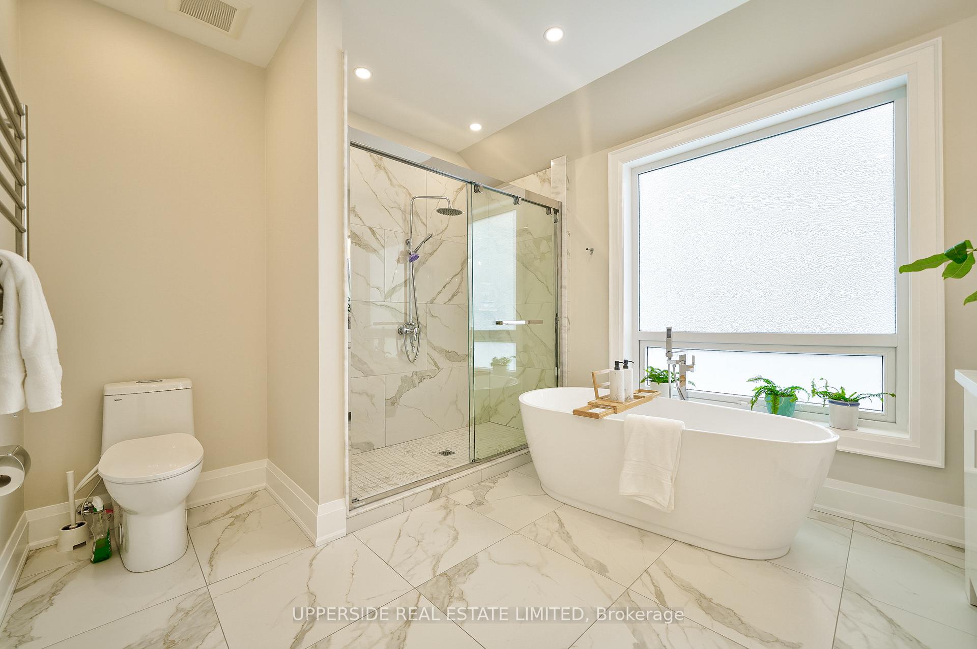 Photo 37 of 55 Lynnhaven Street, Toronto, Englemount-Lawrence — HOMEH