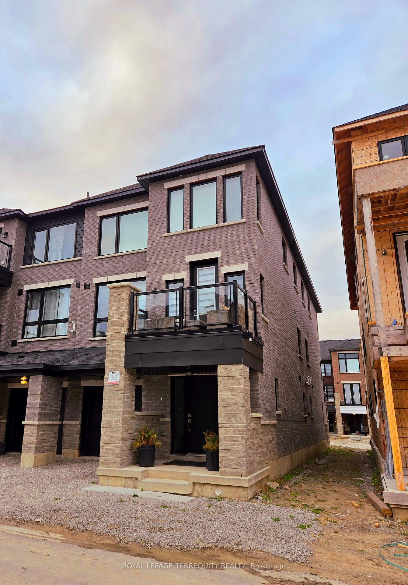 Photo 1 of 18 Spry Lane, Barrie, Innis-Shore — HOMEH