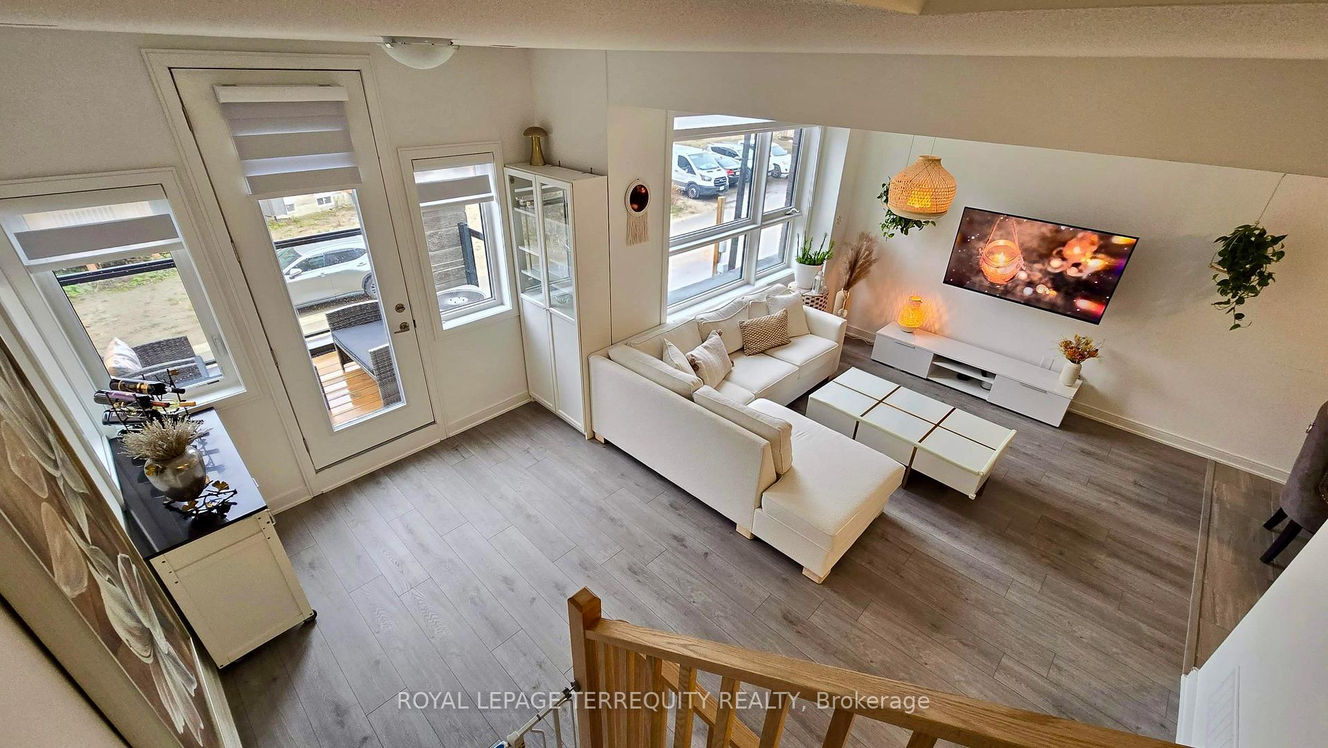 Photo 7 of 18 Spry Lane, Barrie, Innis-Shore — HOMEH