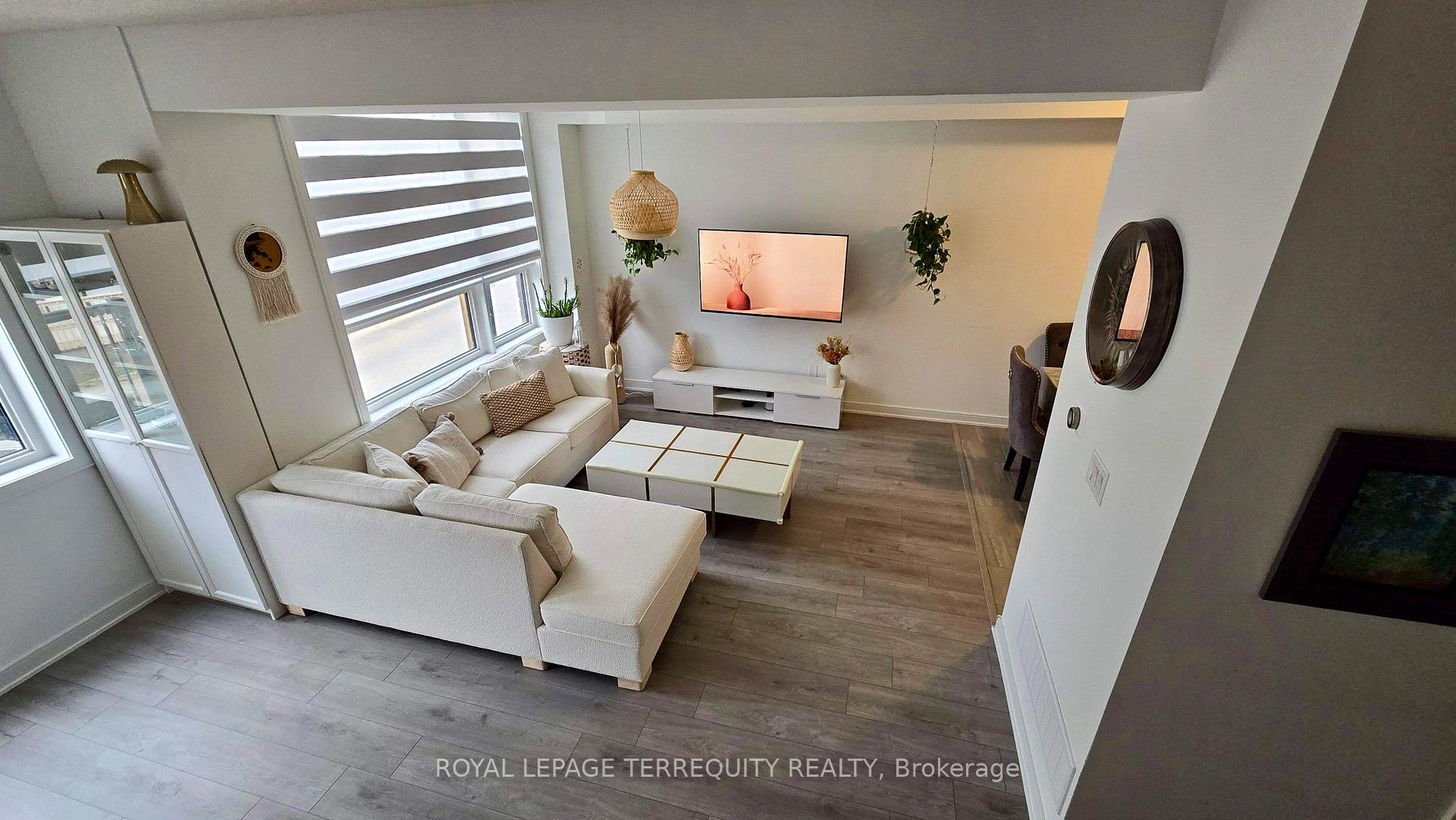 Photo 6 of 18 Spry Lane, Barrie, Innis-Shore — HOMEH