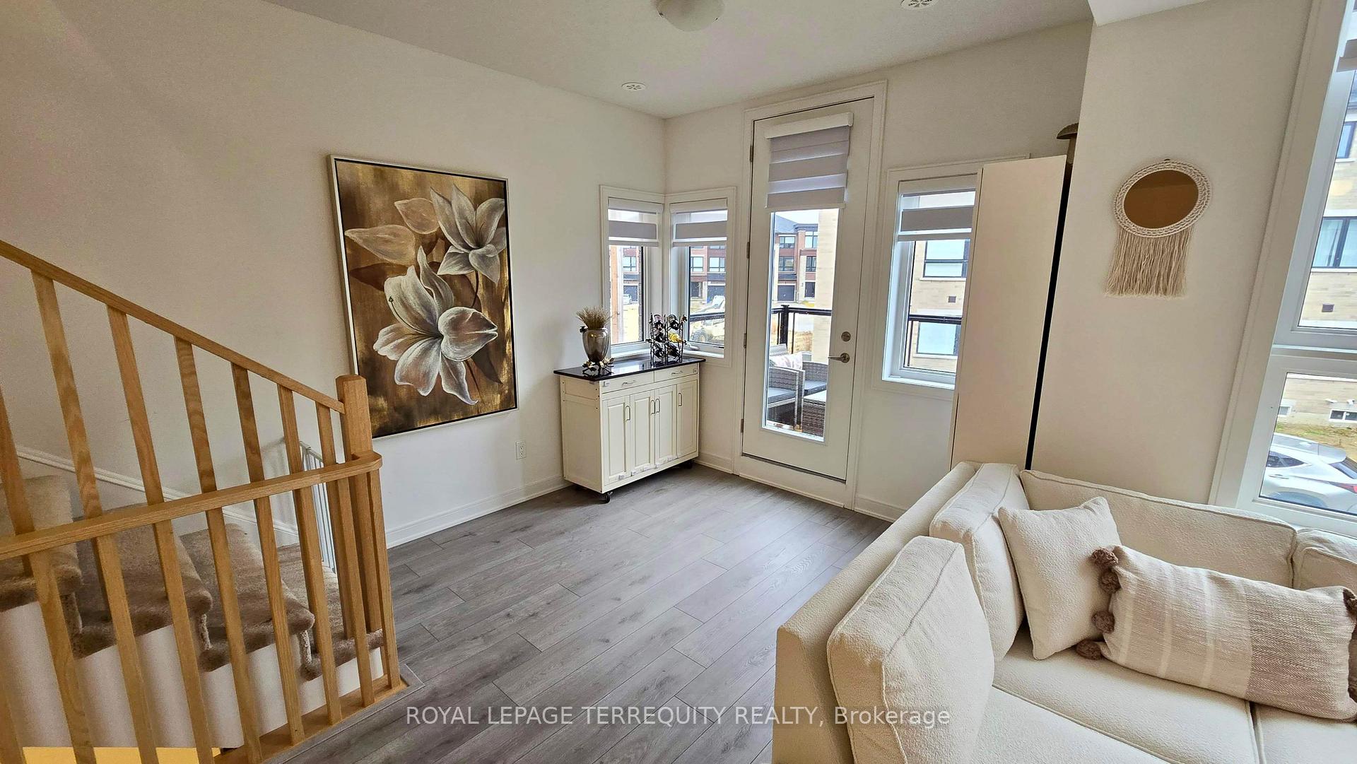 Photo 2 of 18 Spry Lane, Barrie, Innis-Shore — HOMEH