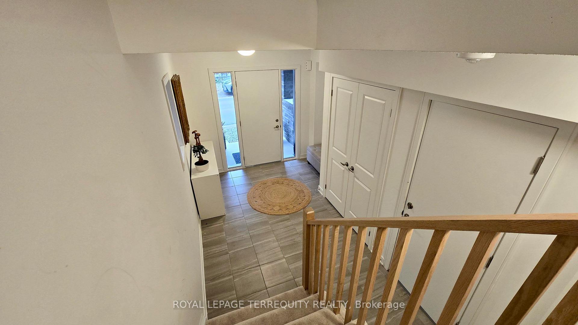Photo 35 of 18 Spry Lane, Barrie, Innis-Shore — HOMEH