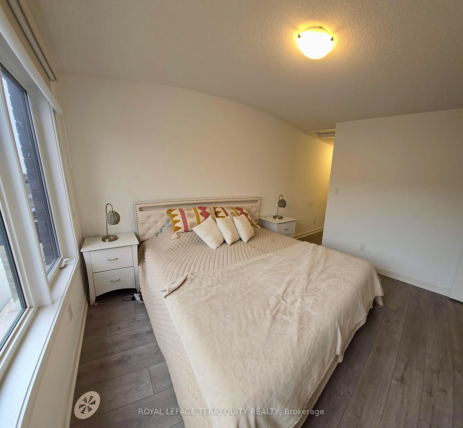 Photo 22 of 18 Spry Lane, Barrie, Innis-Shore — HOMEH