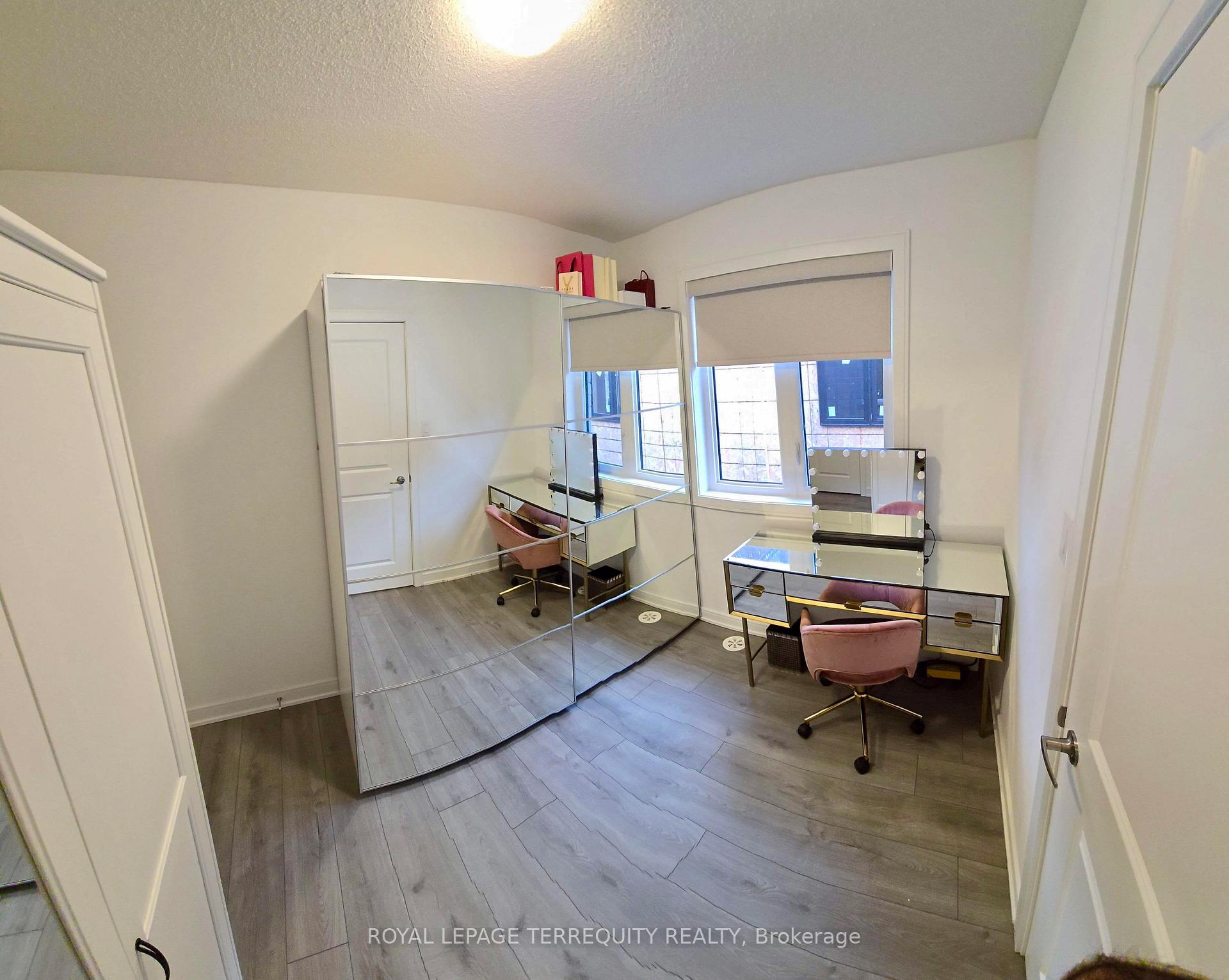 Photo 32 of 18 Spry Lane, Barrie, Innis-Shore — HOMEH