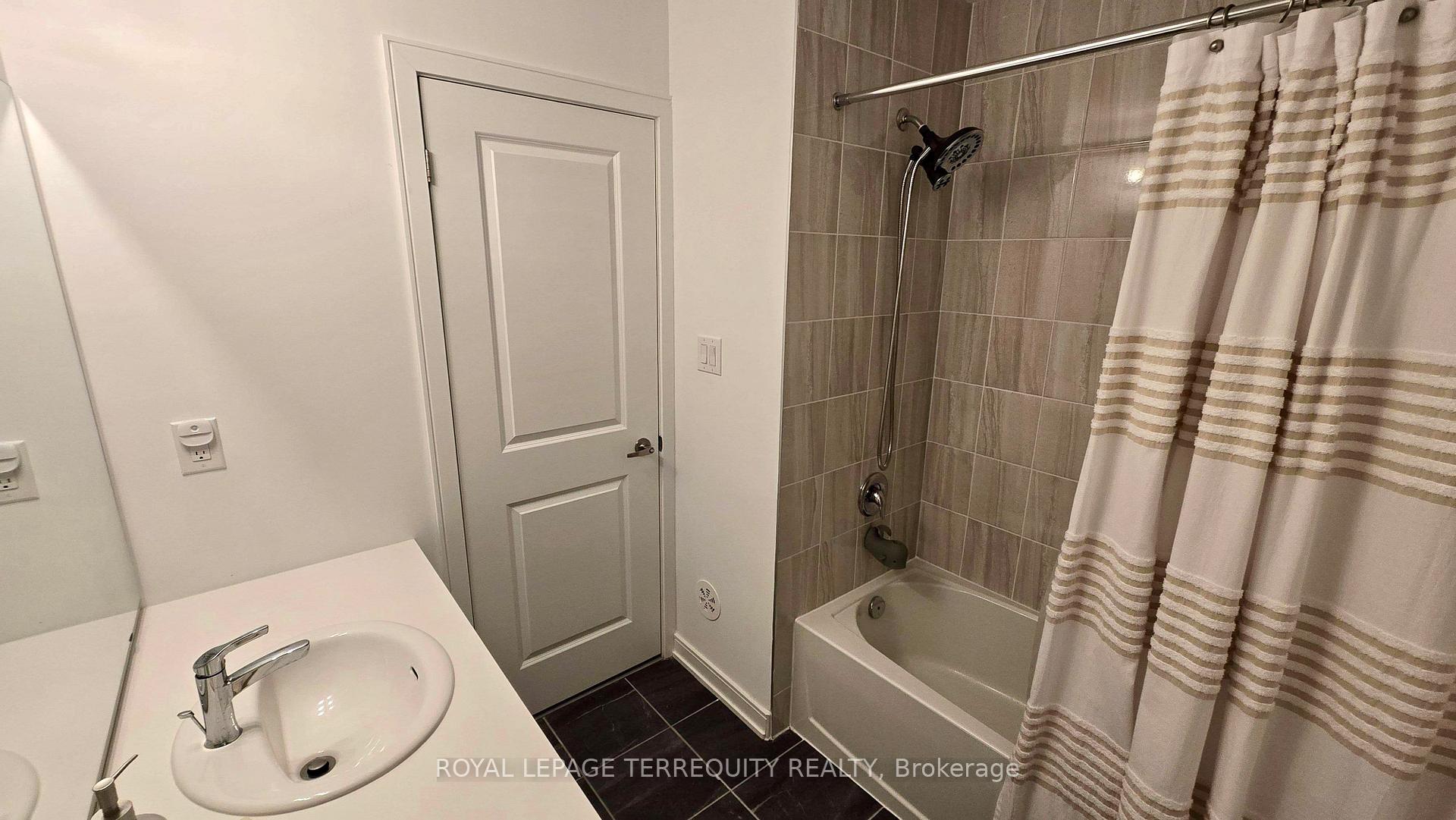 Photo 19 of 18 Spry Lane, Barrie, Innis-Shore — HOMEH