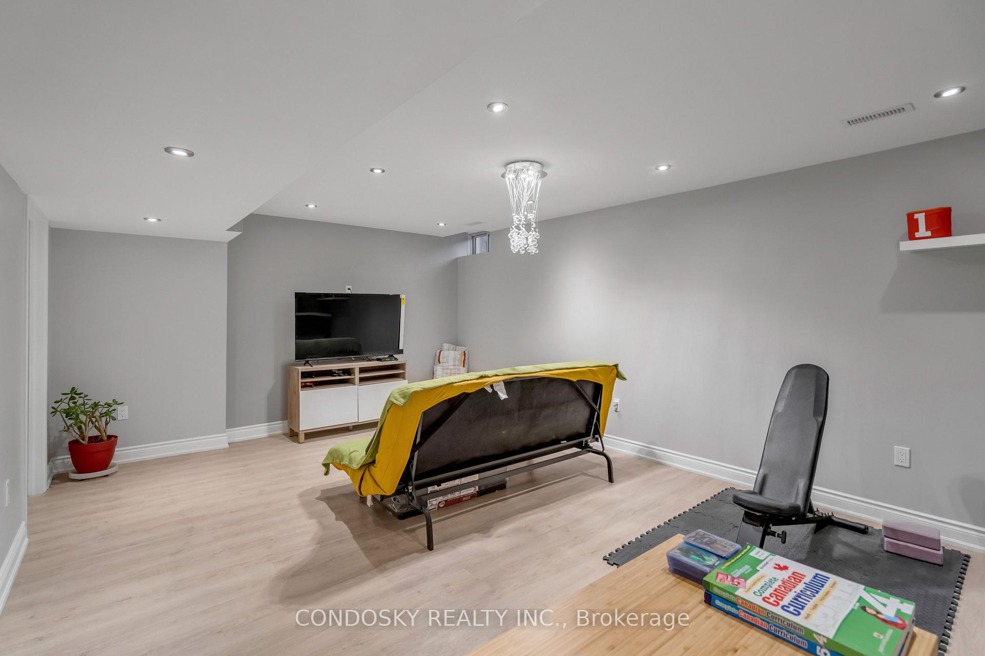 Photo 19 of 67 Sexton Crescent, Hamilton, Ancaster — HOMEH