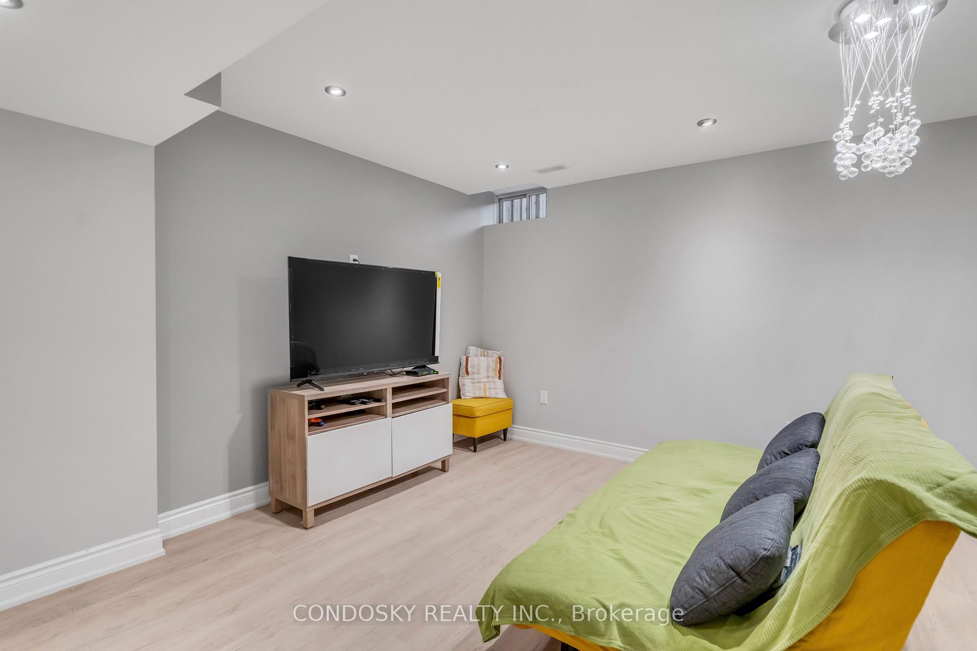 Photo 34 of 67 Sexton Crescent, Hamilton, Ancaster — HOMEH