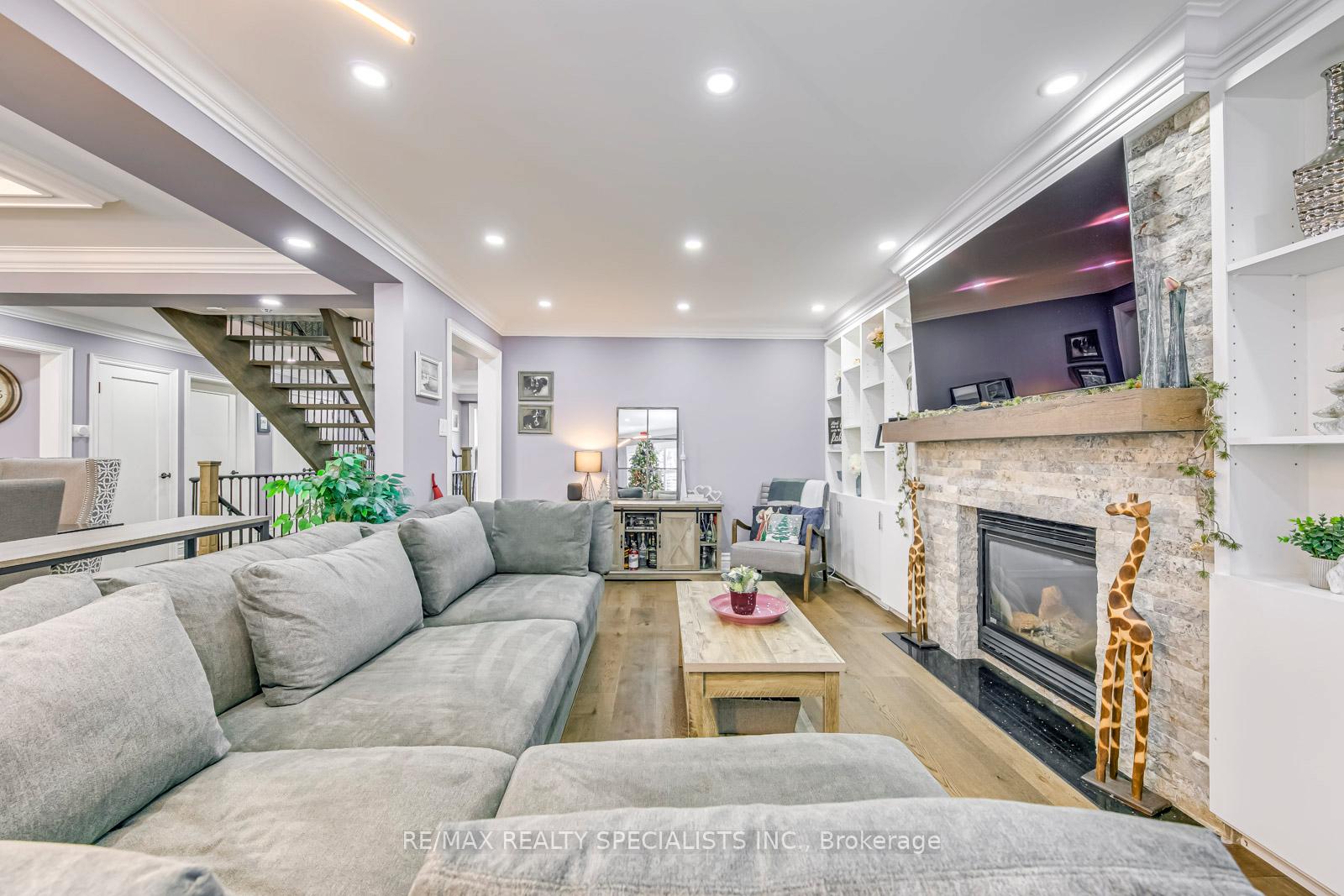 Photo 3 of 25 Inder Heights Drive, Brampton, Snelgrove — HOMEH