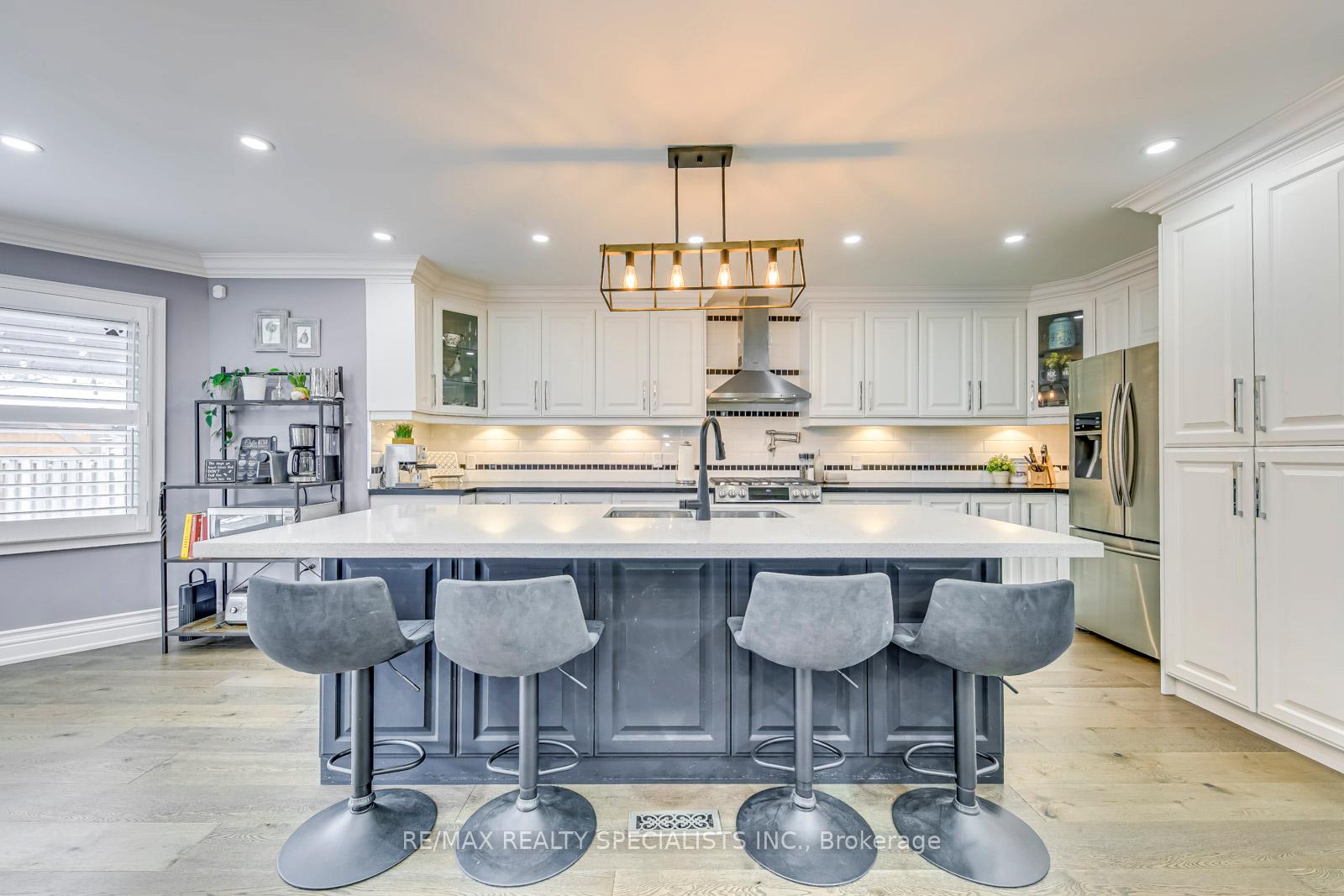 Photo 4 of 25 Inder Heights Drive, Brampton, Snelgrove — HOMEH