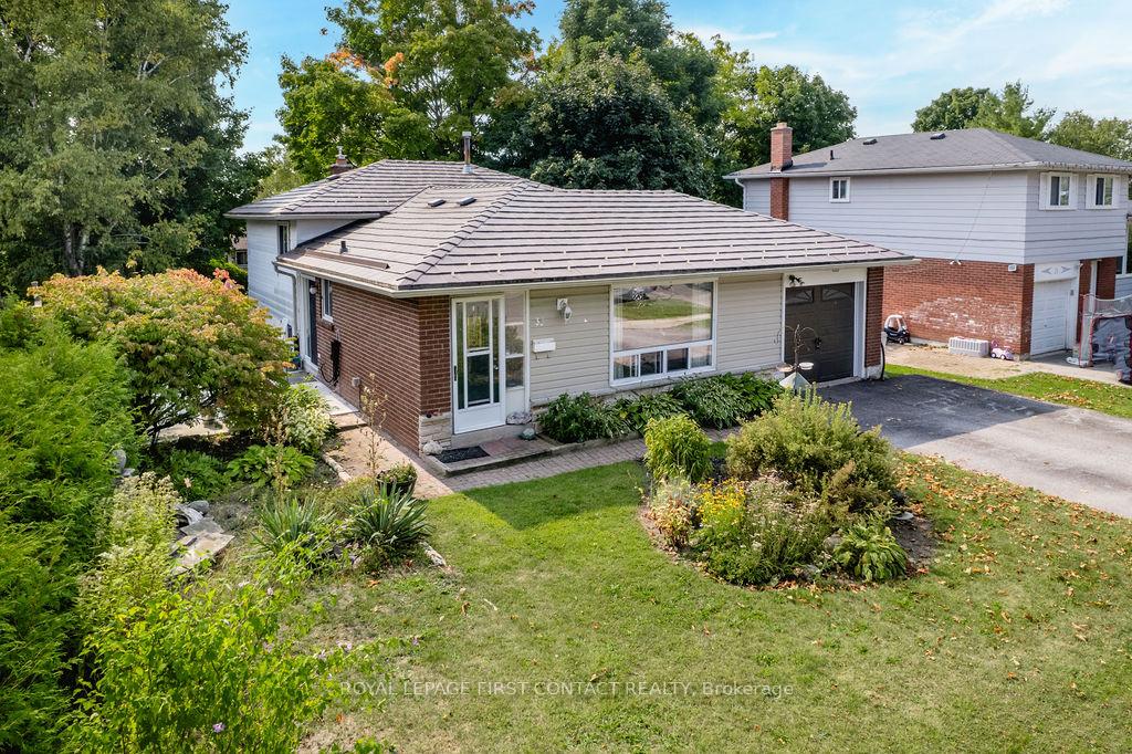 Front of 33 Roslyn Road