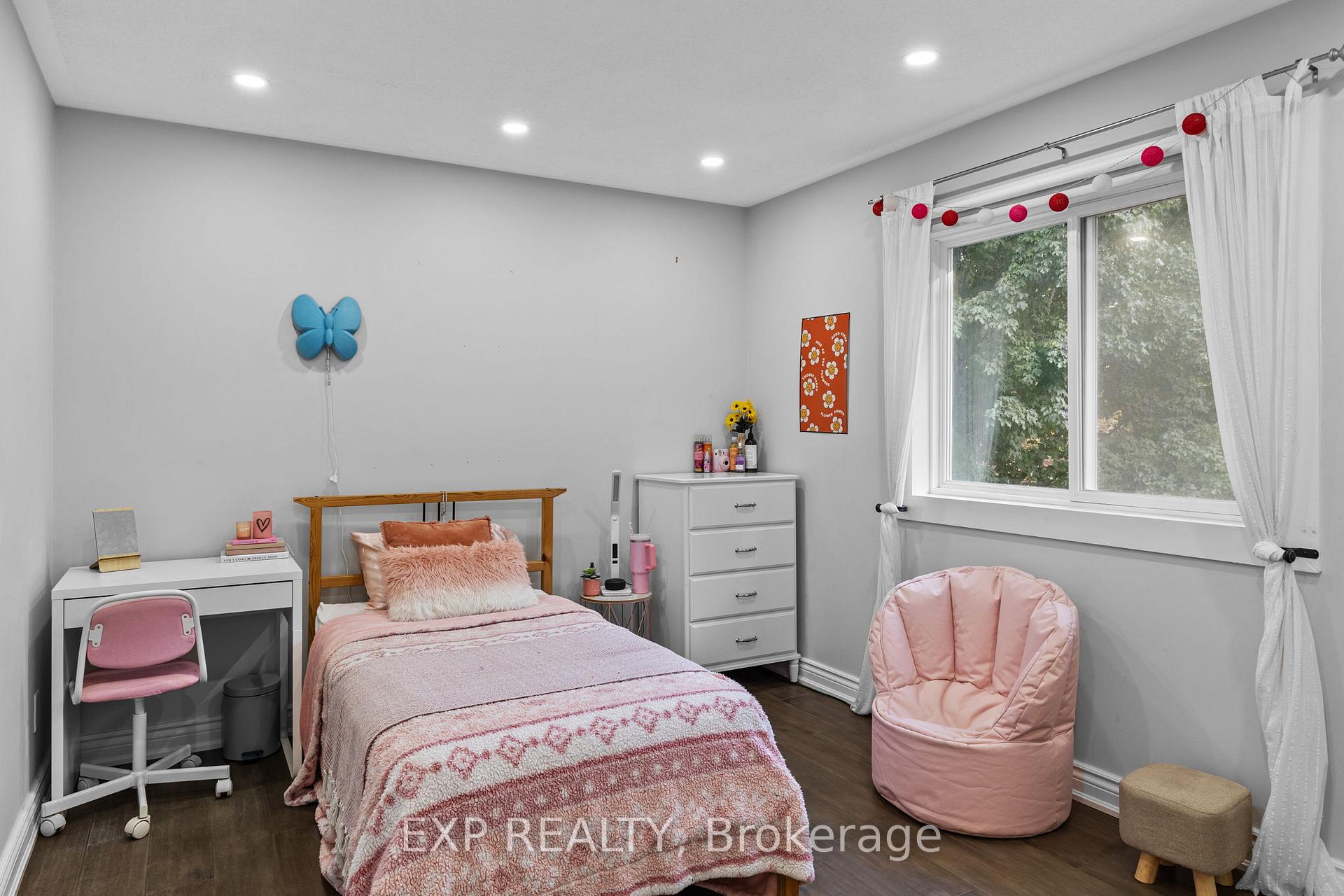 Photo 24 of 35 Pooles Road, Springwater, Midhurst — HOMEH