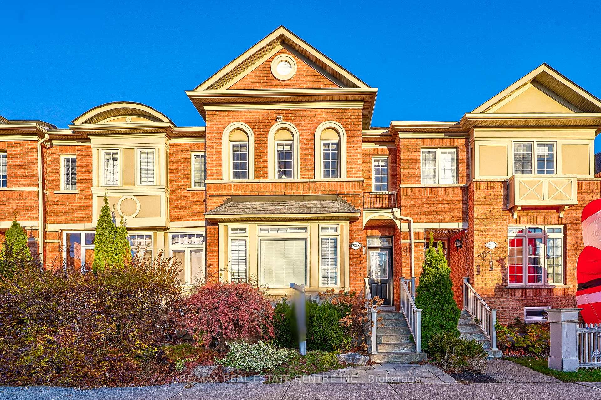 Front of 2888 Bur Oak Avenue