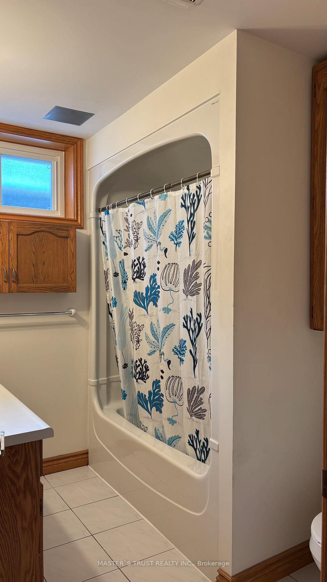 Photo 5 of 55 Monticello Crescent, Guelph, Kortright East — HOMEH