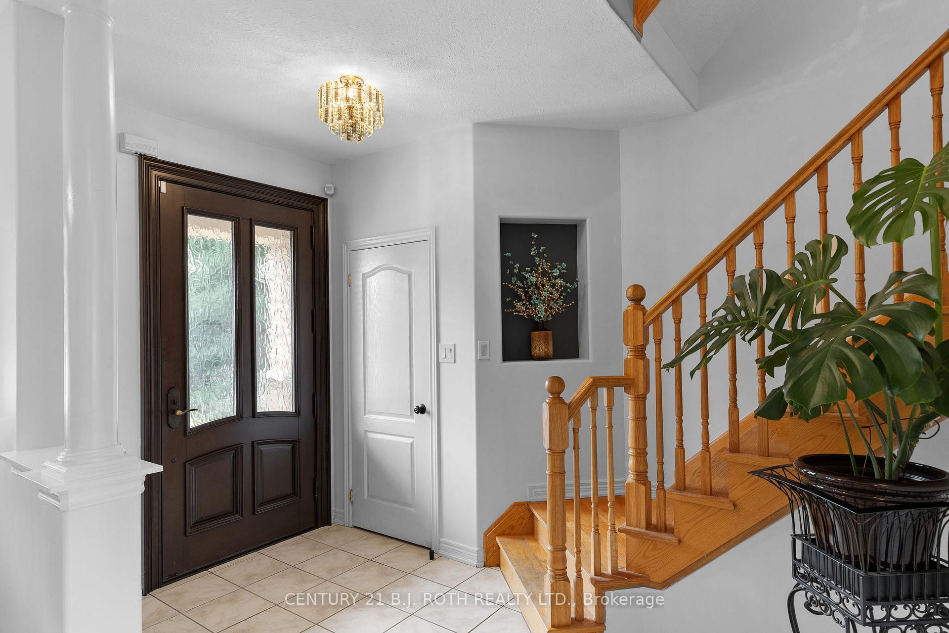 Photo 2 of 36 Stapleton Place, Barrie, Ardagh — HOMEH