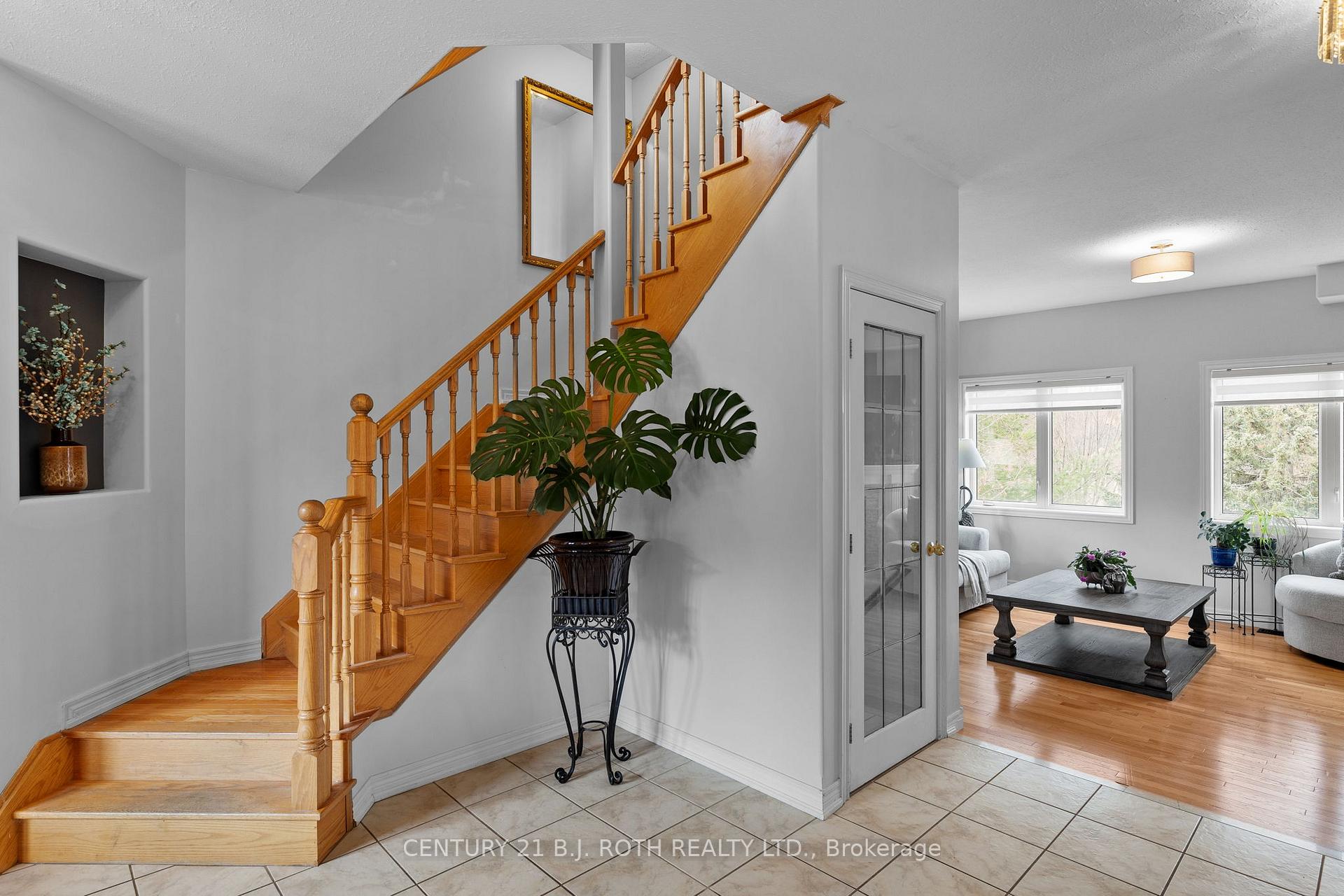 Photo 4 of 36 Stapleton Place, Barrie, Ardagh — HOMEH