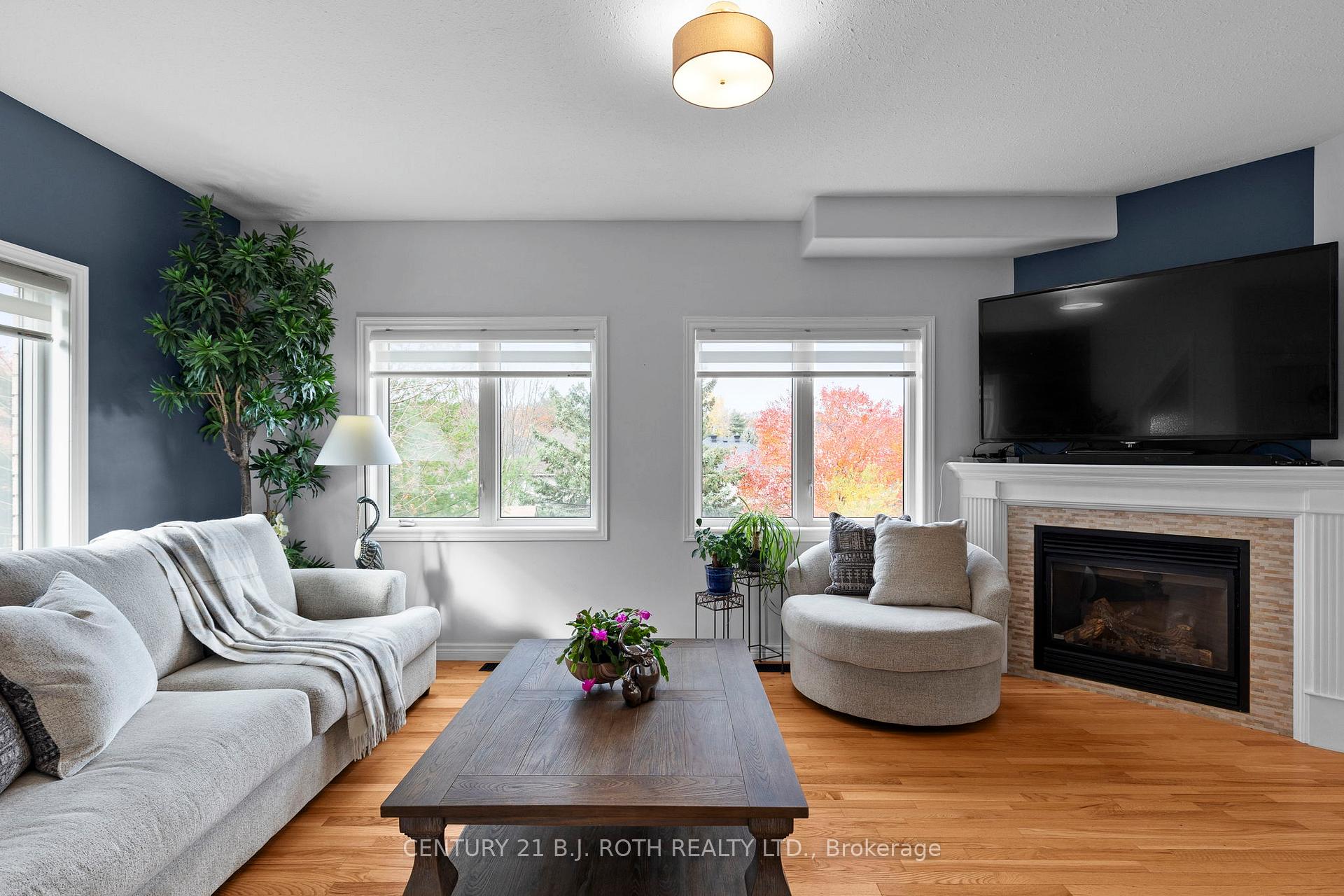 Photo 6 of 36 Stapleton Place, Barrie, Ardagh — HOMEH