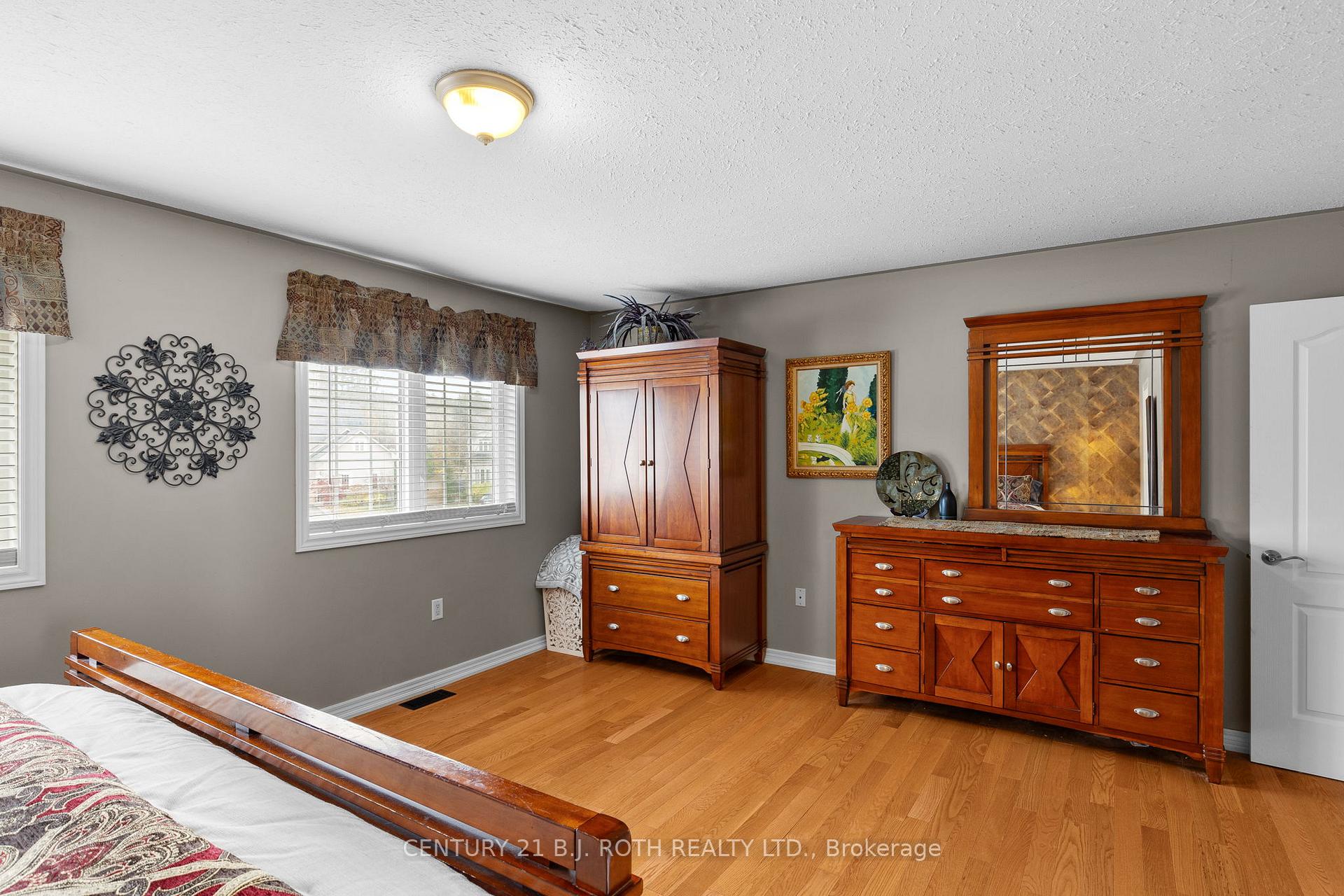 Photo 10 of 36 Stapleton Place, Barrie, Ardagh — HOMEH