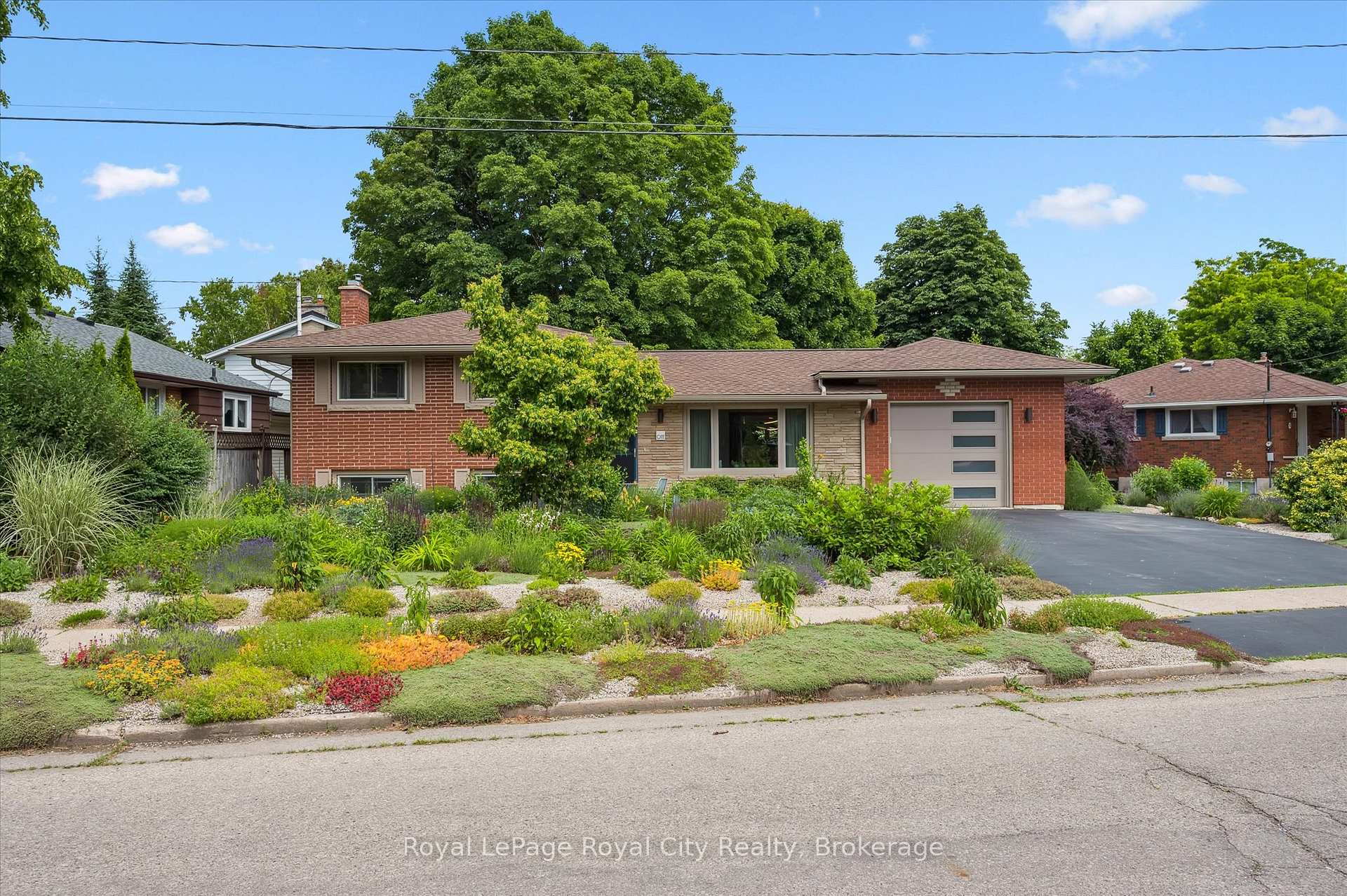 Photo 3 of 1 Balmoral Drive, Guelph, Riverside Park — HOMEH
